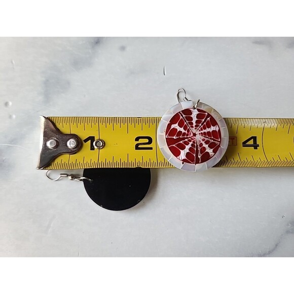 Red And White Circular Shell Dangling Pierced Earrings Vintage - Picture 10 of 10